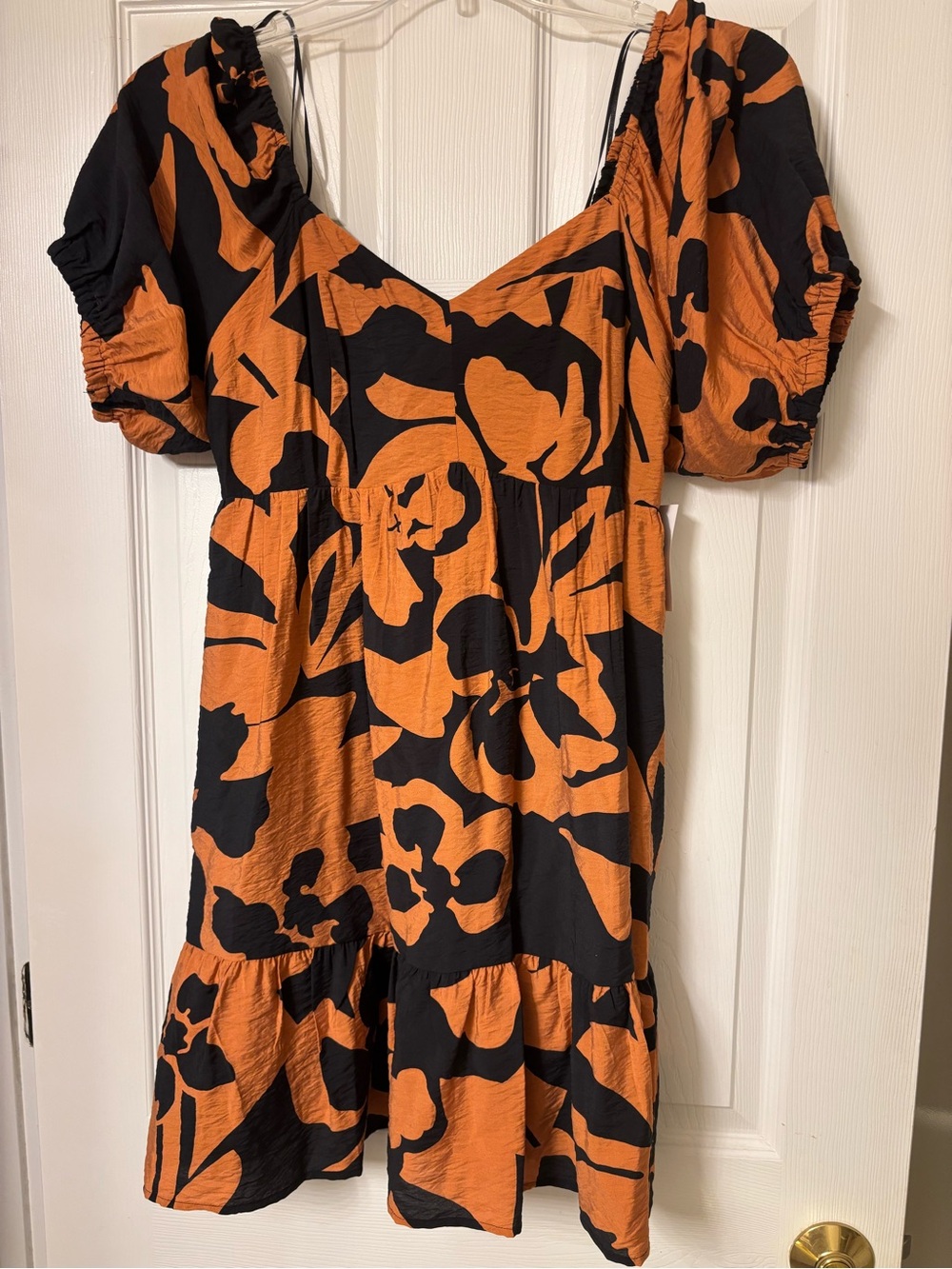 New w/tags Nine West Black and Orange Floral Puff-Sleeve Mini Dress. Sz L.